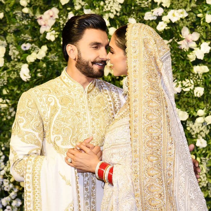 ਤਸਵੀਰਾਂ ‘ਚ ਦੋਵਾਂ ਦੀ ਖੁਸ਼ੀ ਸਾਫ ਨਜ਼ਰ ਆ ਰਹੀ ਹੈ। ਇਸ ਪਾਰਟੀ ਲਈ ਦੋਵਾਂ ਨੇ ਵ੍ਹਾਈਟ ਕਲਰ ਦੀ ਡ੍ਰੈੱਸ ਚੁਣੀ ਜਿਸ ‘ਚ ਦੋਵੇਂ ਗਜ਼ਬ ਲੱਗ ਰਹੇ ਸੀ।