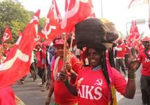 ਸਰਕਾਰਾਂ ਦੇ ਝੰਬੇ ਕਿਸਾਨਾਂ ਲਈ ਗੁਰੂਘਰਾਂ ਨੇ ਖੋਲ੍ਹੇ ਦਰਵਾਜ਼ੇ ਤੇ ਆਮ ਲੋਕਾਂ ਨੇ ਦਿਲ