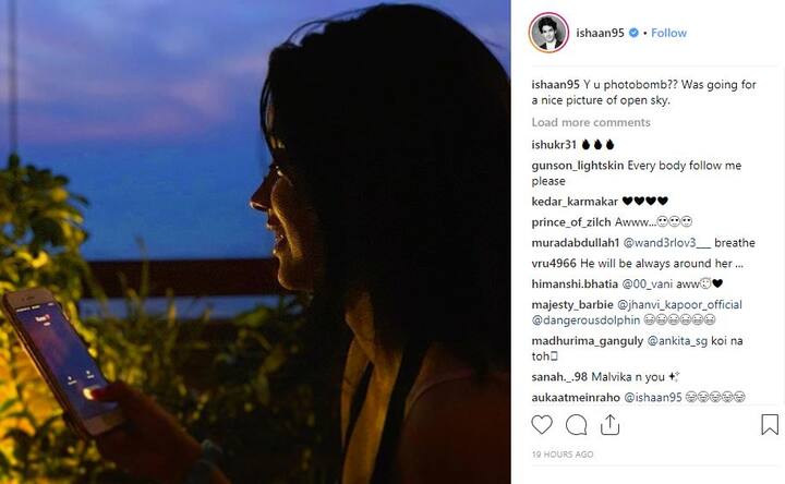ਇਸ ਤੋਂ ਇਲਾਵਾ ਹਾਲ ਹੀ ‘ਚ ਇਸ਼ਾਨ ਨੇ ਆਪਣੇ ਇੰਸਟਾਗ੍ਰਾਮ ‘ਤੇ ਜਾਨ੍ਹਵੀ ਦੀ ਫੋਟੋ ਸ਼ੇਅਰ ਕੀਤੀ ਹੈ ਜਿਸ ਨੂੰ ਦੇਖ ਅੰਦਾਜ਼ੇ ਲੱਗ ਰਹੇ ਨੇ ਕਿ ਦੋਵੇਂ ਇੱਕ-ਦੂਜੇ ਨੂੰ ਡੇਟ ਕਰ ਰਹੇ ਹਨ ਪਰ ਫੋਟੋ ‘ਚ ਇਸ਼ਾਨ ਆਪ ਨਹੀਂ ਹਨ।