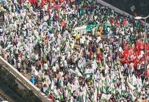 ਦਿੱਲੀ \'ਚ ਲੱਖਾਂ ਕਿਸਾਨਾਂ ਨੇ ਘੇਰੀ ਮੋਦੀ ਸਰਕਾਰ, ਸਾਹਮਣੇ ਆਈਆਂ ਦਿਲ ਹਲੂਣ ਦੇਣ ਵਾਲੀਆਂ ਤਸਵੀਰਾਂ