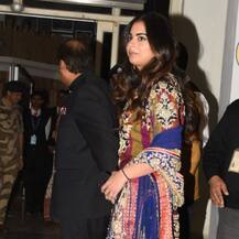 ਦੇਸੀ ਗਰਲ ਦੇ ਵਿਆਹ ‘ਚ ਪੁੱਜੇ ਅੰਬਾਨੀ, ਵੇਖੋ ਤਸਵੀਰਾਂ