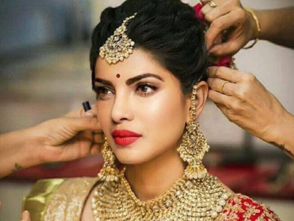 ਦੀਪਿਕਾ ਨੇ ਕੋਂਕਣੀ ਤੇ ਸਿੰਧੀ ਰਿਵਾਜ਼ਾਂ ਨਾਲ ਵਿਆਹ ਕਰਵਾਇਆ ਸੀ ਤੇ ਉੱਧਰ ਹੁਣ ਪ੍ਰਿਅੰਕਾ ਵੀ ਕੈਥੋਲਿਕ ਤੇ ਹਿੰਦੂ ਰਿਵਾਜ਼ਾਂ ਨਾਲ ਵਿਆਹ ਕਰਵਾਏਗੀ।