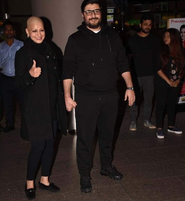 ਬਾਲੀਵੁੱਡ ਐਕਟਰਸ ਸੋਨਾਲੀ ਬੇਂਦਰੇ ਆਪਣੇ ਚਿਹਰੇ ‘ਤੇ ਪਿਆਰੀ ਜਿਹੀ ਸਮਾਈਲ ਲੈ ਆਪਣੇ ਦੇਸ਼ ਭਾਰਤ ਆ ਗਈ ਹੈ। ਉਹ ਇਸ ਸਾਲ ਜੁਲਾਈ ਤੋਂ ਕੈਂਸਰ ਦਾ ਇਲਾਜ ਨਿਊਯਾਰਕ ‘ਚ ਕਰਵਾ ਰਹੀ ਸੀ।