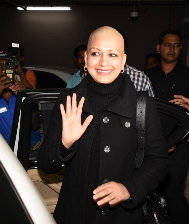 ਸੋਨਾਲੀ ਕੁਝ ਸਮਾਂ ਪਹਿਲਾਂ ਹੀ ਭਾਰਤ ਪਹੁੰਚੀ ਹੈ। ਉਸ ਨੂੰ ਮੁੰਬਈ ਏਅਰਪੋਰਟ ‘ਤੇ ਪਤੀ ਗੋਲਡੀ ਬਹਿਲ ਨਾਲ ਸਪੌਟ ਕੀਤਾ ਗਿਆ। ਇਸ ਦੀਆਂ ਤਸਵੀਰਾਂ ਸੋਸ਼ਲ ਮੀਡੀਆ ‘ਤੇ ਖੂਬ ਵਾਈਰਲ ਹੋ ਰਹੀਆਂ ਹਨ।