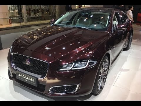 Jaguar XJ50 ਸਪੈਸ਼ਲ ਅਡੀਸ਼ਨ ਨੂੰ ਚਾਰ ਨਵੇਂ ਰੰਗਾਂ-ਫੂਜੀ ਵ੍ਹਾਈਟ, ਸੈਂਟੋਰਿਨੀ ਬਲੈਕ, ਲਾਈਰ ਬੱਲੂ ਤੇ ਰੋਸੇਲੋ ਰੈਡ ‘ਚ ਪੇਸ਼ ਕੀਤਾ ਗਿਆ ਹੈ।