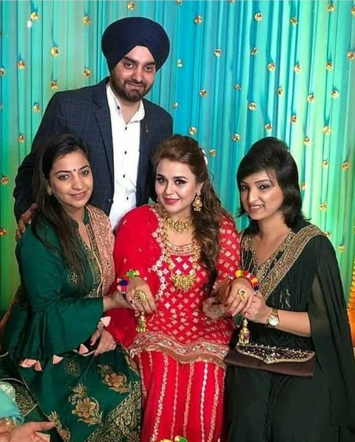 ਗਿੰਨੀ ਦੇ ਘਰ ਬੈਂਗਲ ਸੈਰੇਮਨੀ ਦੀ ਰਸਮ ਕੀਤੀ ਗਈ।