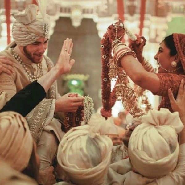 ਵਿਆਹ ਤੋਂ ਬਾਅਦ ਹੀ ਪੀਸੀ ਤੇ ਨਿੱਕ ਨੇ ਸੋਸ਼ਲ ਮੀਡੀਆ ‘ਤੇ ਆਪਣੇ ਵਿਆਹ ਦੀਆਂ ਤਸਵੀਰਾਂ ਨੂੰ ਸ਼ੇਅਰ ਕੀਤਾ। ਸੋਸ਼ਲ ਮੀਡੀਆ ‘ਤੇ ਜਿੱਥੇ ਪੀਸੀ ਦੀ ਲੁੱਕ ਨੂੰ ਪਸੰਦ ਕੀਤਾ, ਉੱਥੇ ਹੀ ਕੁਝ ਨੇ ਉਸ ਨੂੰ ਟ੍ਰੋਲ ਵੀ ਕੀਤਾ।