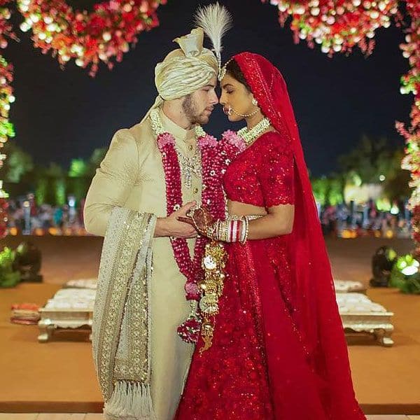 ਪੀਸੀ ਨੇ ਪਹਿਲਾ ਹੀ ਆਪਣੇ ਵਿਆਹ ਦੀਆਂ ਤਸਵੀਰਾਂ ਨੂੰ ਰਾਈਟਸ ਨੂੰ ਵੇਚ ਦਿੱਤਾ ਸੀ। ਇਸ ਕਾਰਨ ਉਸ ਦੀਆਂ ਤਸਵੀਰਾਂ ਜ਼ਿਆਦਾ ਸ਼ੇਅਰ ਨਹੀਂ ਕੀਤੀਆਂ ਗਈਆਂ।