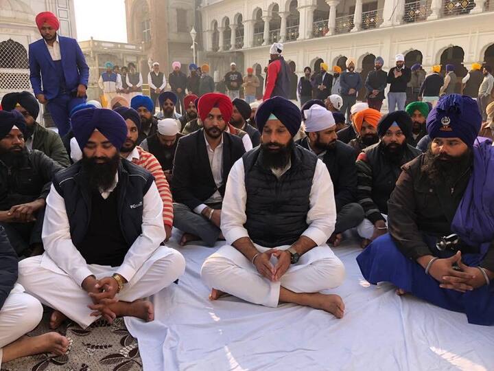 ਸ਼੍ਰੋਮਣੀ ਅਕਾਲੀ ਦਲ ਦਿੱਲੀ ਦੇ ਸਕੱਤਰ ਜਨਰਲ ਹਰਵਿੰਦਰ ਸਿੰਘ ਸਰਨਾ ਨੇ ਕਿਹਾ ਹੈ ਕਿ ਪਹਿਲਾਂ ਇਹ ਤੈਅ ਕੀਤਾ ਜਾਣਾ ਚਾਹੀਦਾ ਹੈ ਕਿ ਅਕਾਲੀ ਲੀਡਰ ਕਿਹੜੀ-ਕਿਹੜੀ ਗਲਤੀ ਤੇ ਅਵੱਗਿਆ ਦੀ ਮੁਆਫ਼ੀ ਮੰਗ ਰਹੇ ਹਨ। ਉਨ੍ਹਾਂ ਕਿਹਾ ਕਿ ਕੀ ਹੁਣ ਅਕਾਲੀ ਦਲ ਮੰਨ ਰਿਹਾ ਹੈ ਕਿ ਸ਼੍ਰੀ ਗੁਰੂ ਗ੍ਰੰਥ ਸਾਹਿਬ ਦੀ ਬੇਅਦਬੀ ਤੇ ਪੰਥਕ ਸੰਕਟ ਲਈ ਉਹ ਹੀ ਜ਼ਿੰਮੇਵਾਰ ਹਨ।