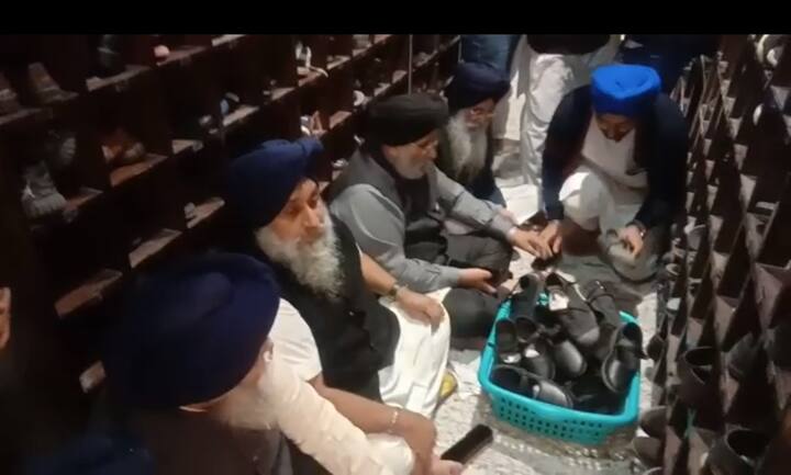 ਉਧਰ, ਪਾਰਟੀ ’ਚੋਂ ਕੱਢੇ ਗਏ ਟਕਸਾਲੀ ਲੀਡਰ ਰਣਜੀਤ ਸਿੰਘ ਬ੍ਰਹਮਪੁਰਾ ਨੇ ਕਿਹਾ ਕਿ ਪਹਿਲਾਂ ਹੀ ਅਜਿਹੀ ਖਿਮਾ ਦੀ ਮੰਗ ਕੀਤੀ ਗਈ ਸੀ ਪਰ ਉਸ ਵੇਲੇ ਉਨ੍ਹਾਂ ਦੀ ਮੰਗ ਨੂੰ ਦਰਕਿਨਾਰ ਕਰ ਦਿੱਤਾ ਗਿਆ।