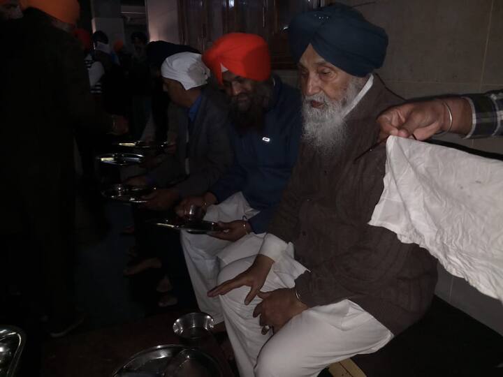 ਵਿਰੋਧੀ ਧਿਰ ਕਾਂਗਰਸ ਦੇ ਪ੍ਰਧਾਨ ਸੁਨੀਲ ਜਾਖੜ ਨੇ ਸੁਖਬੀਰ ਬਾਦਲ ਨੂੰ ਵੰਗਾਰਦਿਆਂ ਕਿਹਾ ਹੈ ਕਿ ਉਹ ਸ੍ਰੀ ਅਕਾਲ ਤਖ਼ਤ ਸਾਹਿਬ ’ਤੇ ਭੁੱਲਾਂ ਬਖ਼ਸ਼ਾਉਣ ਤੋਂ ਪਹਿਲਾਂ ਸੰਗਤ ਸਾਹਮਣੇ ਆਪਣੇ ਗੁਨਾਹਾਂ ਨੂੰ ਕਬੂਲ ਕਰਨ।