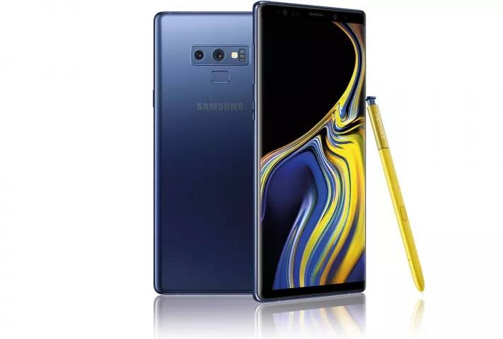 ਸੈਮਸੰਗ ਗੈਲੇਕਸੀ ਨੋਟ 9: ਇਸ ਦੇ 6 GB ਰੈਮ ਅਤੇ 128 GB ਵਰਸ਼ਨ ਦੀ ਕੀਮਤ 67,900 ਰੁਪਏ ਹੈ। ਫੋਨ ਵਿੱਚ 6.4 ਇੰਚ ਦੀ QHD ਪਲੱਸ ਡਿਸਪਲੇਅ ਹੈ। ਪ੍ਰੋਸੈਸਰ ਐਗਜ਼ਿਨੋਸ 9810 ਹੈ। ਫੋਨ 12 ਮੈਗਾਪਿਕਸਲ ਦੇ ਵਾਈਡ ਕੈਮਰੇ ਨਾਲ ਲੈਸ ਹੈ। 12-ਮੈਗਾਪਿਕਸਲ ਦਾ ਟੈਲੀਫੋਟੋ ਸੈਂਸਰ ਤੇ 8-ਮੈਗਾਪਿਕਸਲ ਦਾ ਫਰੰਟ ਕੈਮਰਾ ਤੇ 4000mAh ਦੀ ਬੈਟਰੀ ਇਸ ਨੂੰ ਹੋਰ ਬਿਹਤਰ ਬਣਾਉਂਦੇ ਹਨ।