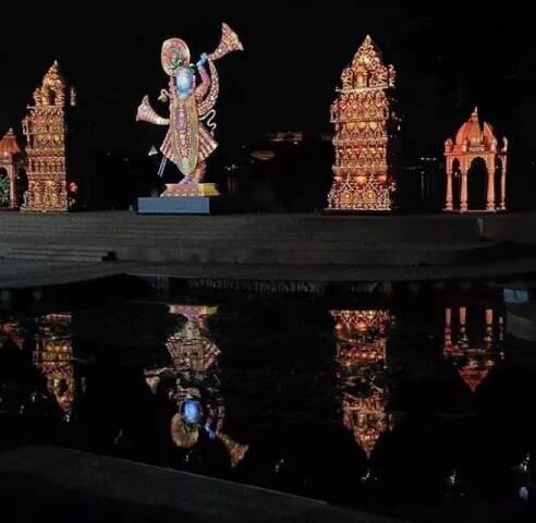 ਮਈ ਵਿੱਚ ਪ੍ਰਾਈਵੇਟ ਪਾਰਟੀ ਜ਼ਰੀਏ ਇਸ ਰਿਸ਼ਤੇ ਦਾ ਜਸ਼ਨ ਮਨਾਇਆ ਗਿਆ ਸੀ।