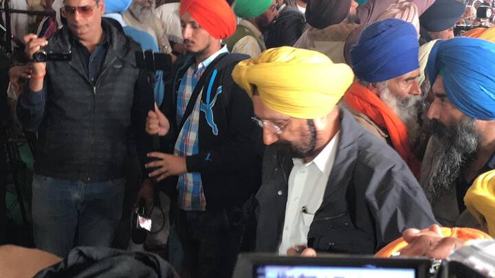 ਵੱਡੀ ਗਿੱਣਤੀ ਸੰਗਤਾਂ ਪੰਡਾਲ ਤੋਂ ਬਾਹਰ ਜਾਣ ਲੱਗੀਆਂ। ਪ੍ਰਬੰਧਕਾਂ ਵੱਲੋਂ ਰੋਕਣ ਦੀਆਂ ਕੋਸ਼ਿਸ਼ਾਂ ਕੀਤੀਆਂ ਗਈਆਂ ਤੇ ਸਟੇਜ ਤੋਂ ਵਾਰ-ਵਾਰ ਉਨ੍ਹਾਂ ਨੂੰ ਸ਼ਾਂਤ ਰਹਿਣ ਦੀ ਅਪੀਲ ਕੀਤੀ। 