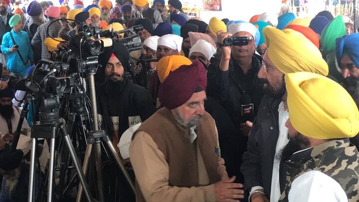 ਇਸ ਵਫਦ ਵਿੱਚ ਕੈਬਨਿਟ ਮੰਤਰੀ ਸੁਖਜਿੰਦਰ ਸਿੰਘ ਰੰਧਾਵਾ, ਕੈਬਨਿਟ ਮੰਤਰੀ ਤ੍ਰਿਪਤ ਰਜਿੰਦਰ ਸਿੰਘ ਬਾਜਵਾ, ਫਰੀਦਕੋਟ ਤੋਂ ਕਾਂਗਰਸ ਦੇ ਵਿਧਾਇਕ ਕੁਸ਼ਲਦੀਪ ਸਿੰਘ ਢਿੱਲੋਂ, ਕਾਂਗਰਸ ਦੇ ਜ਼ੀਰਾ ਤੋਂ ਵਿਧਾਇਕ ਕੁਲਬੀਰ ਸਿੰਘ ਜ਼ੀਰਾ ਤੇ ਕਾਂਗਰਸੀ ਆਗੂ ਕੰਵਲਜੀਤ ਸਿੰਘ ਬਰਾੜ ਸ਼ਾਮਲ ਹਨ।