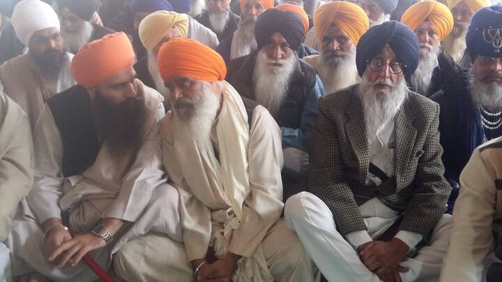ਇਸ ਮੌਕੇ ਬਰਗਾੜੀ ਇਨਸਾਫ਼ ਮੋਰਚੇ ਤੇ ਕਾਂਗਰਸੀ ਵਫਦ ਦੇ ਲੀਡਰਾਂ ਨੇ ਸ਼੍ਰੋਮਣੀ ਅਕਾਲੀ ਦਲ ਤੇ ਖਾਸਕਰ ਬਾਦਲ ਪਰਿਵਾਰ ਨੂੰ ਨਿਸ਼ਾਨਾ ਬਣਾਇਆ। ਉਨ੍ਹਾਂ ਕਿਹਾ ਕਿ ਬਾਦਲਾਂ ਨੇ ਪੰਥ ਦਾ ਸਭ ਤੋਂ ਵੱਡਾ ਨੁਕਸਾਨ ਕੀਤਾ ਹੈ।
