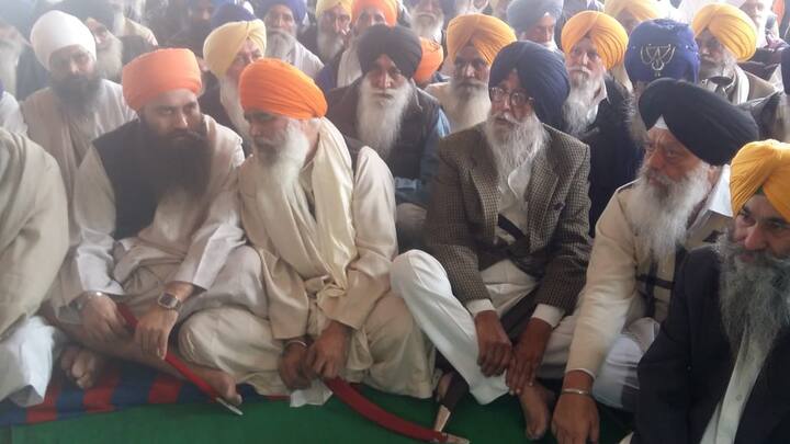 ਇਸ ਮੌਕੇ ਬਰਗਾੜੀ ਇਨਸਾਫ਼ ਮੋਰਚੇ ਵਿੱਚ ਪਹੁੰਚੀ ਸੰਗਤ ਨੂੰ ਜਿੱਥੇ ਕਾਂਗਰਸੀ ਵਫਦ ਨੇ ਬੇਅਦਬੀ ਮਾਮਲਿਆਂ ਵਿੱਚ ਹੁਣ ਤੱਕ ਕੀਤੀ ਕਾਰਵਾਈ ਤੋਂ ਜਾਣੂ ਕਰਵਾਇਆ, ਉੱਥੇ ਭਰੋਸਾ ਦੁਆਇਆ ਕਿ ਜਲਦ ਹੀ ਸਜ਼ਾ ਭੁਗਤ ਚੁੱਕੇ ਸਿੱਖਾਂ ਦੀ ਰਿਹਾਈ ਤੇ ਹੋਰ ਮੰਗਾਂ ਪੂਰੀਆਂ ਹੋ ਜਾਣਗੀਆਂ।
