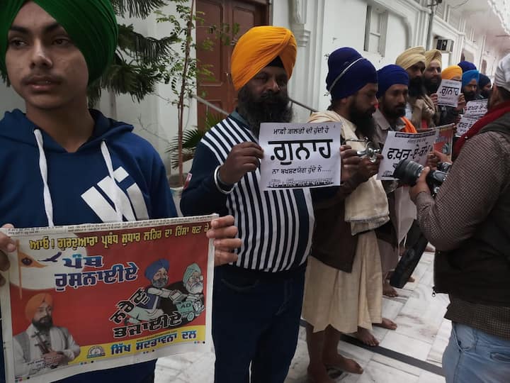 ਇਸ ਤੋਂ ਇਲਾਵਾ ਅਕਾਲੀ ਦਲ ਕੋਲੋਂ ਵੀ ਗੁਰਦੁਆਰਾ ਸੰਭਾਲ ਪ੍ਰਬੰਧ ਵਾਪਸ ਲਏ ਜਾਣ ਦੀ ਮੰਗ ਕੀਤੀ ਜਾ ਰਹੀ ਹੈ।