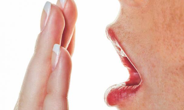 ਖੁਸ਼ਕੀ: ਸਲਾਈਵਾ ਯਾਨੀ ਕਿ ਥੁੱਕ ਸਾਡੇ ਮੂੰਹ ਨੂੰ ਸਾਫ਼ ਸੁਥਰਾ ਰੱਖਦਾ ਹੈ। ਮੂੰਹ ‘ਚ ਸਲਾਈਵਾ ਘੱਟ ਹੋਣ ਕਾਰਨ ਜੇਰੋਸਟੋਮੀਆ ਜਾਂ ਡ੍ਰਾਈ ਮਾਊਥ ਦੀ ਪ੍ਰੋਬਲਮ ਹੋਣ ਲੱਗ ਜਾਂਦੀ ਹੈ ਅਤੇ ਮੂੰਹ ਵਿੱਚੋਂ ਬਦਬੋ ਆਉਣ ਲੱਗਦੀ ਹੈ।