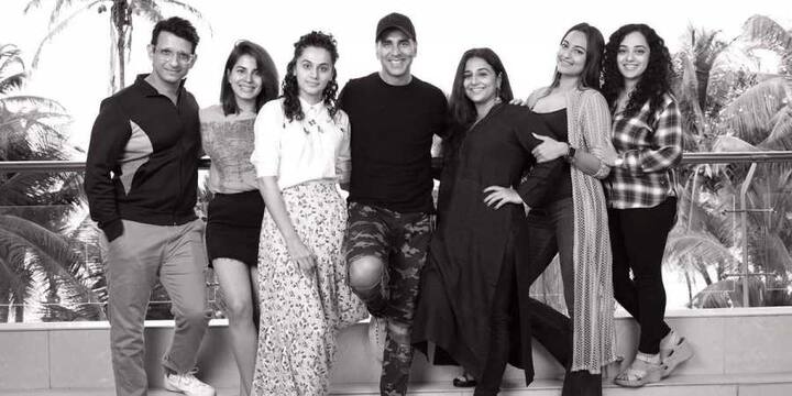 ਮੰਗਲਯਾਨਮ: ਫ਼ਿਲਮ ‘ਮੰਗਲਯਾਨਮ’ ਨੂੰ ਆਰ. ਬਾਲਕੀ ਪ੍ਰੋਡਿਉਸ ਕਰ ਰਹੇ ਹਨ, ਜਿਸ ‘ਚ ਅਕਸ਼ੈ ਨਾਲ ਵਿਦਿਆ ਬਾਲਨ, ਸੋਨਾਕਸ਼ੀ ਸਿਨ੍ਹਾ, ਤਾਪਸੀ ਪਨੂੰ ਜਿਹੀਆਂ ਅਦਾਕਾਰਾਂ ਹਨ। ਫ਼ਿਲਮ ਦਾ ਐਲਾਨ ਕੁਝ ਸਮਾਂ ਪਹਿਲਾਂ ਹੀ ਸਭ ਦੀ ਇੱਕ ਸਾਂਝੀ ਤਸਵੀਰ ਨੂੰ ਸੋਸ਼ਲ ਮੀਡੀਆ ‘ਤੇ ਸ਼ੇਅਰ ਕਰਕੇ ਕੀਤਾ ਗਿਆ ਹੈ।