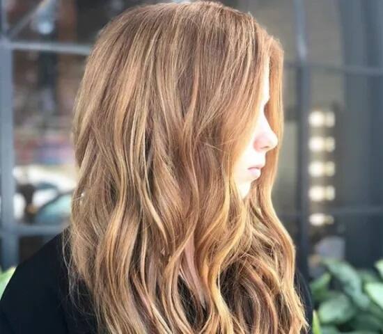 ਜੇ ਵਾਲਾਂ ਨੂੰ ਰੰਗ ਕਰਨ ਸਬੰਧੀ ਕਸ਼ਮਕਸ਼ ਵਿੱਚ ਹੋ ਤਾਂ ਤਸਵੀਰਾਂ ਤੋਂ ਮਦਦ ਲਈ ਜਾ ਸਕਦੀ ਹੈ। ਕਲਰ ਕਰਵਾਉਣ ਤੋਂ ਪਹਿਲਾਂ ਇਹ ਜਾਣਨਾ ਜ਼ਰੂਰੀ ਹੈ ਕਿ ਕਲਰ ਕਰਵਾਉਣਾ ਕਿਸ ਤਰ੍ਹਾਂ ਦਾ ਹੈ।