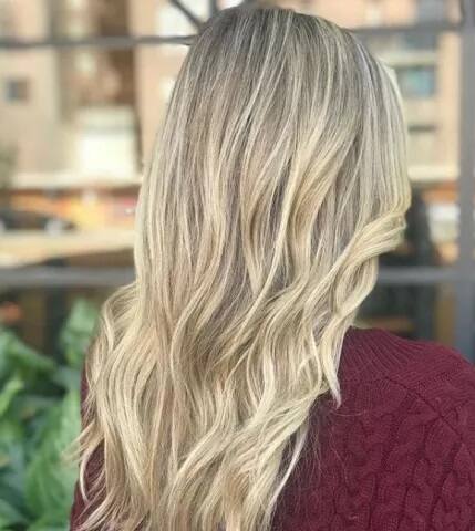 ਜੇ ਤੁਹਾਡੇ ਕੋਲ ਅਸਥਾਈ ਡਾਈ ਬਾਕਸ ਹੈ ਤਾਂ ਉਸ ਨੂੰ ਕੁਝ ਹਫ਼ਤਿਆਂ ਵਿੱਚ ਜ਼ਰੂਰ ਧੋ ਲਵੋ। ਅਜਿਹਾ ਇਸ ਲਈ ਕਿਉਂਕਿ ਕਲਰ ਦੇ ਆਰਟੀਫਿਸ਼ਲ ਪਿਗਮੈਂਟ ਤੁਹਾਡੇ ਵਾਲਾਂ ਵਿੱਚ ਰਹਿ ਸਕਦੇ ਹਨ। ਕਾਫੀ ਮਾਹਰ ਦੱਸਦੇ ਹਨ ਕਿ ਕਲਰ ਲਈ ਗੁਲਾਬੀ ਜਾਂ ਸੰਤਰੀ ਰੰਗ ਦੇ ਬਕਸੇ ਦਾ ਇਸਤੇਮਾਲ ਕਰਨਾ ਚਾਹੀਦਾ ਹੈ।