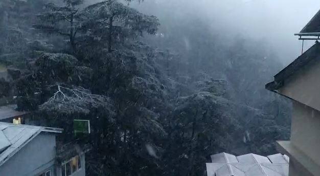 ਮੌਸਮ ਵੱਲੋਂ ਲਈ ਇਸ ਕਰਵਟ ਨੇ ਤਾਪਮਾਨ ‘ਚ ਵੀ ਭਾਰੀ ਗਿਰਾਵਟ ਦਰਜ ਕਰਵਾ ਦਿੱਤੀ ਹੈ।