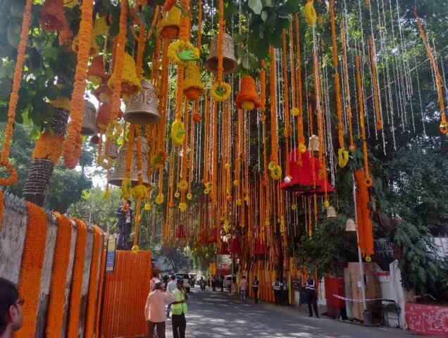 ਈਸ਼ਾ ਅੰਬਾਨੀ ਦਾ ਪ੍ਰੀਵੈਡਿੰਗ ਪ੍ਰੋਗਰਾਮ ਉਦੈਪੁਰ ਵਿੱਚ ਹੋਇਆ ਸੀ ਜਿੱਥੇ ਦੇਸ਼-ਵਿਦੇਸ਼ ਦੇ ਵੱਡੇ ਚਿਹਰਿਆਂ ਨੇ ਸ਼ਿਰਕਤ ਕੀਤੀ।