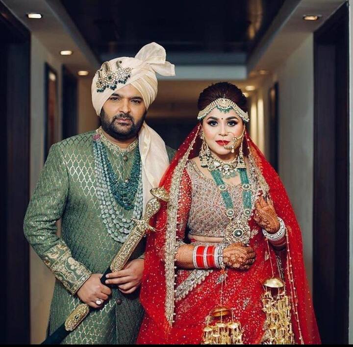 ਦੇਸ਼ ਦੇ ਫੇਮ ਕਾਮੇਡੀਅਨ ਕਪਿਲ ਸ਼ਰਮਾ ਅਤੇ ਗਿੰਨੀ ਚਤੁਰਥ ਦਾ ਵਿਆਹ ਆਖਿਰਕਾਰ ਹੋ ਹੀ ਗਿਆ। ਦੋਨਾਂ ਨੇ 12 ਦਸੰਬਰ ਨੂੰ ਜਲੰਧਰ ‘ਚ ਪੂਰੇ ਪਰਿਵਾਰ ਅਤੇ ਰੀਤੀ ਰਿਵਾਜਾਂ ਦੇ ਨਾਲ ਵਿਆਹ ਕੀਤਾ।