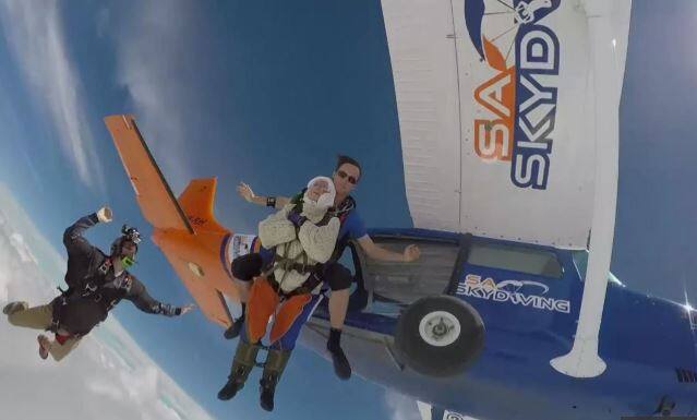 102 ਸਾਲਾ ਬੇਬੇ ਨੇ 14,000 ਫੁੱਟ ਤੋਂ ਮਾਰੀ ਛਾਲ, ਬਣਿਆ ਰਿਕਾਰਡ 