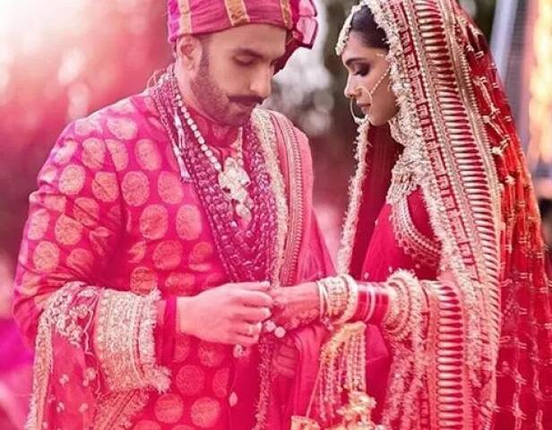 15 ਨਵੰਬਰ ਨੂੰ ਬਾਲੀਵੁੱਡ ਦੀ ਧਮਾਕੇਦਾਰ ਜੋੜੀ ਦੀਪਿਕਾ ਪਾਦੂਕੋਣ ਤੇ ਰਣਵੀਰ ਸਿੰਘ ਨੇ ਇਟਲੀ ਦੇ ਲੇਕ ਕੋਮੋ ਵਿੱਚ ਵਿਆਹ ਕਰਵਾ ਲਿਆ। 