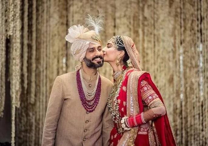 ਅੱਠ ਮਈ ਨੂੰ ਸੋਨਮ ਕਪੂਰ ਨੇ ਦਿੱਲੀ ਦੇ ਕਾਰੋਬਾਰੀ ਆਨੰਦ ਆਹੂਜਾ ਨਾਲ ਮੁੰਬਈ ਵਿੱਚ ਵਿਆਹ ਕਰਵਾ ਲਿਆ। 