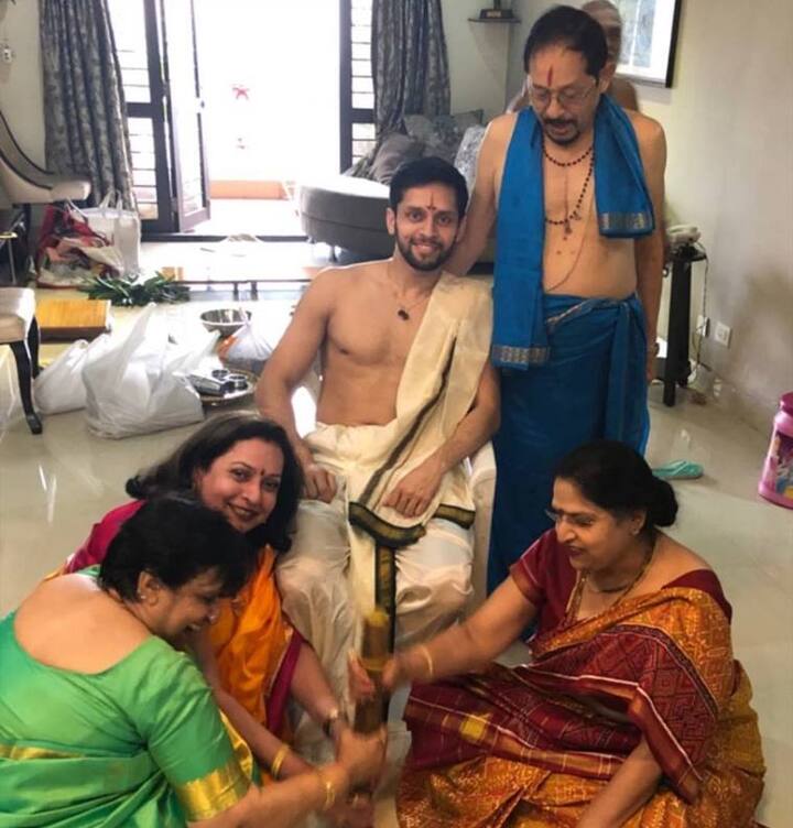 ਬੀ-ਟਾਉਨ ਦੇ ਮਹਿੰਗੇ ਵਿਆਹਾਂ ਤੋਂ ਬਾਅਦ ਬੈਡਮਿੰਟਨ ਖਿਡਾਰੀ ਸਾਇਨਾ ਨੇਹਵਾਲ ਨੇ ਵੀ ਵਿਆਹ ਕਰ ਲਿਆ ਹੈ। ਉਸ ਨੇ ਪਾਰੂਪੱਲੀ ਨਾਲ ਬੇਹੱਦ ਸਾਦੇ ਢੰਗ ਨਾਲ ਵਿਆਹ ਕੀਤਾ ਹੈ।