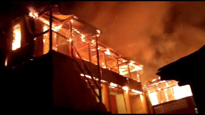 ਲੋਕਾਂ ਨੇ ਭੱਜ ਕੇ ਆਪਣੀ ਜਾਨ ਬਚਾਈ। ਕੁਝ ਪਸ਼ੂਆਂ ਨੂੰ ਵੀ ਸੁਰੱਖਿਅਤ ਬਾਹਰ ਕੱਢਿਆ ਗਿਆ। ਘਟਨਾ ਦੀ ਸੂਚਨਾ ਮਿਲਣ ਬਾਅਦ ਤਿੰਨ ਅੱਗ ਬੁਝਾਊ ਗੱਡੀਆਂ ਦਾ ਪ੍ਰਬੰਧ ਕੀਤਾ ਗਿਆ ਪਰ ਪਿੰਡ ਵਿੱਚ ਸੜਕ ਦੀ ਸੁਵਿਧਾ ਨਾ ਹੋਣ ਕਰਕੇ ਗੱਡੀਆਂ ਸਮੇਂ ਸਿਰ ਪਹੁੰਚ ਨਹੀਂ ਸਕੀਆਂ।