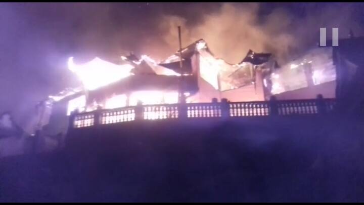  ਇਸ ਵਜ੍ਹਾ ਕਰਕੇ ਅੱਗ ਬੁਝਾਉਣ ਲਈ ਪਾਈਪ ਵਿਛਾ ਕੇ ਅੱਗ ਬੁਝਾਉਣ ਦੀ ਕੋਸ਼ਿਸ਼ ਕੀਤੀ ਗਈ। ਜਾਣਕਾਰੀ ਮੁਤਾਬਕ ਅੱਗ ਲੱਗਣ ਨਾਲ ਮੰਗਤ ਰਾਮ, ਫੁਲਪਤੀ, ਸੁਸ਼ੀਲ, ਅਨਿਲ, ਸ਼ਰਣ ਦਾਸ ਤੇ ਮਨਜੀਤ ਬੇਘਰ ਹੋ ਗਏ ਹਨ।