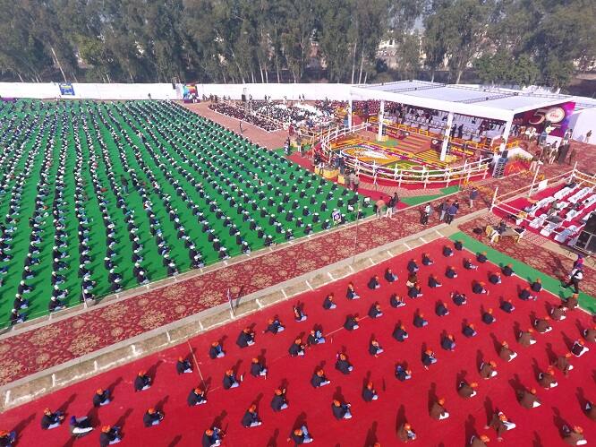 ਕੌਮਾਂਤਰੀ ਗੀਤਾ ਜੈਅੰਤੀ ਮਹਾਂਉਤਸਵ ਦੇ ਪੰਜ ਦਿਨਾ ਸਮਾਗਮ ਦੀ ਸਮਾਪਤੀ ਮੌਕੇ 18,000 ਸਕੂਲੀ ਬੱਚਿਆਂ ਨੇ ਇਕੱਠਿਆਂ ਗੀਤਾ ਦਾ ਪਾਠ ਕੀਤਾ ਹੈ। 