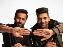 ਗੁਰੂ ਰੰਧਾਵਾ ਦਾ ਗਾਣਾ ਸੁਣਦੇ ਬੱਚੇ ਦੇ ਰਹੇ ਨੇ ਪੇਪਰ, ਵੇਖੋ ਵੀਡੀਓ