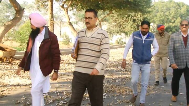 ਪੰਜਾਬ ਵਿਜੀਲੈਂਸ ਬਿਊਰੋ ਦੇ ਟੈਕਨੀਕਲ ਵਿੰਗ ਦੀ ਵਿਸੇਸ਼ ਟੀਮ ਨੇ ਅੱਜ ਬਾਦਲ ਪਰਿਵਾਰ ਦੇ ਕਰੀਬੀ ਦਿਆਲ ਸਿੰਘ ਕੋਲਿਆਂਵਾਲੀ ਦੀ ਕੋਠੀ ਅੰਦਰਲੇ ਸਾਮਾਨ ਦੀ ਅਸੈਸਮੈਂਟ ਕੀਤੀ। 