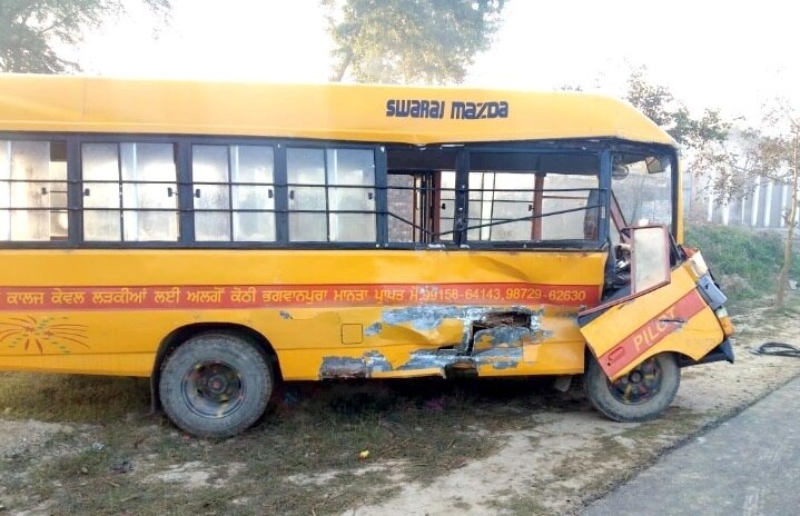 college bus accident in tarn taran one killed 10 injured ਕਾਲਜ ਬੱਸ ਤੇ ਟਰਾਲੇ ਦੀ ਭਿਆਨਕ ਟੱਕਰ, ਇੱਕ ਮੌਤ, 10 ਜ਼ਖ਼ਮੀ