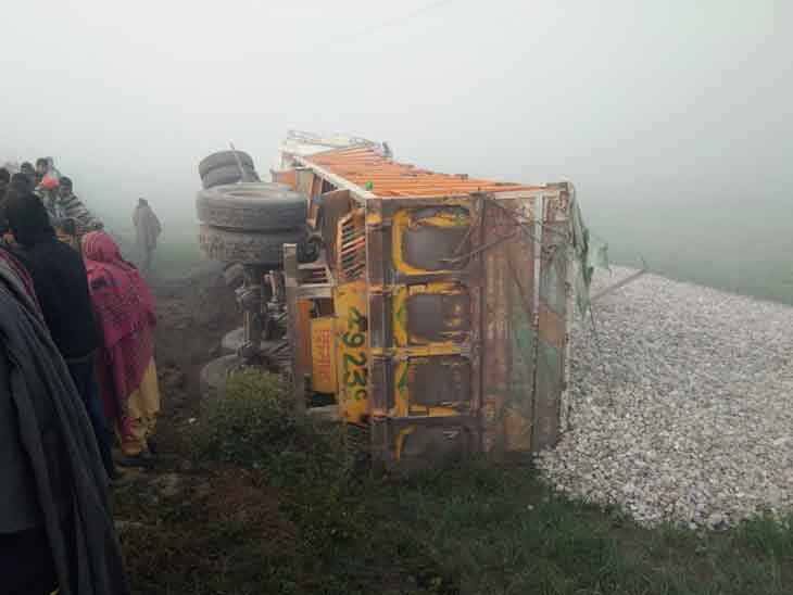 ਸਕੂਲ ਬੱਸ ਤੇ ਟਰਾਲੇ ਦੀ ਟੱਕਰ, ਦੋ ਮੌਤਾਂ, ਲੋਕਾਂ ਨੇ ਟਰਾਲਾ ਫੂਕਿਆ road-accident-two-school-children-deaths-in-karnal ਸਕੂਲ ਬੱਸ ਤੇ ਟਰਾਲੇ ਦੀ ਟੱਕਰ, ਦੋ ਮੌਤਾਂ, ਲੋਕਾਂ ਨੇ ਟਰਾਲਾ ਫੂਕਿਆ