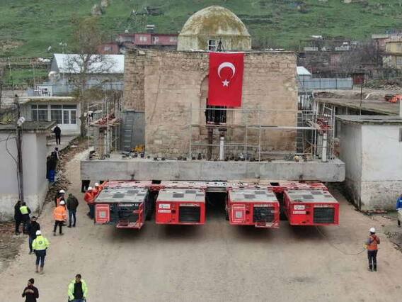 600 ਸਾਲ ਪੁਰਾਣੀ ਮਸਜਿਦ ਨੂੰ ਰੋਬੋਟ ਨੇ 2 ਕਿਲੋਮੀਟਰ  ਖਿਸਕਾਇਆ