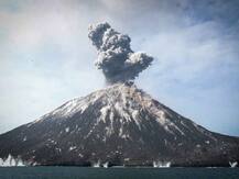 ਜਵਾਲਾਮੁਖੀ ਨਾਲ ਆਈ ਸੁਨਾਮੀ ਨੇ ਮਚਾਈ ਤਬਾਹੀ, 222 ਮੌਤਾਂ, 700 ਜ਼ਖ਼ਮੀ