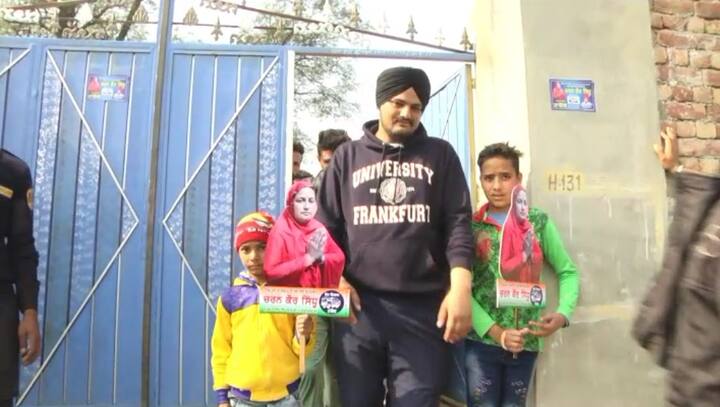 ਸਰਪੰਚੀ ਦੀ ਚੋਣ ਲਈ ਮਾਂ ਚਰਨ ਕੌਰ ਵੱਲੋਂ ਸ਼ੁਭਦੀਪ ਨੇ ਪਿੰਡ ਲਈ ਸਾਫ ਪੀਣ ਵਾਲਾ ਪਾਣੀ, ਸੀਵਰੇਜ ਪ੍ਰਣਾਲੀ ਆਦਿ ਮੁੱਦਿਆਂ ਨੂੰ ਮੁੱਖ ਰੱਖੇ ਹਨ।