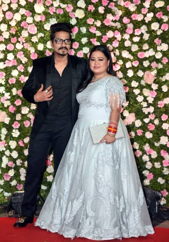 ਇਸ ਪਾਰਟੀ ‘ਚ ਭਾਰਤੀ ਸਿੰਘ ਵੀ ਆਪਣੇ ਪਤੀ ਹਰਸ਼ ਲੰਬਾਚੀਆ ਦੇ ਨਾਲ ਪਹੁੰਚੀ।