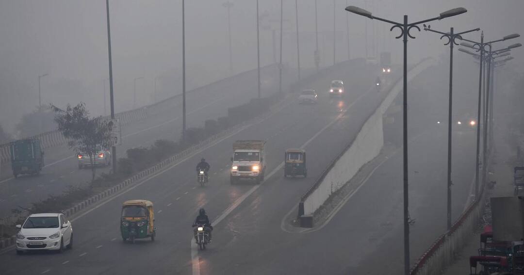 Delhi Shivers Under Cold Wave ਦੇਸ਼ ਦੀ ਰਾਜਧਾਨੀ ‘ਚ ਠੰਡ ਅਤੇ ਪ੍ਰਦੂਸ਼ਣ ਦੀ ਦੋਹਰੀ ਮਾਰ, ਹਵਾ ਦੀ ਗੁਣਵੱਤਾ ਬੇਹੱਦ ਖ਼ਰਾਬ