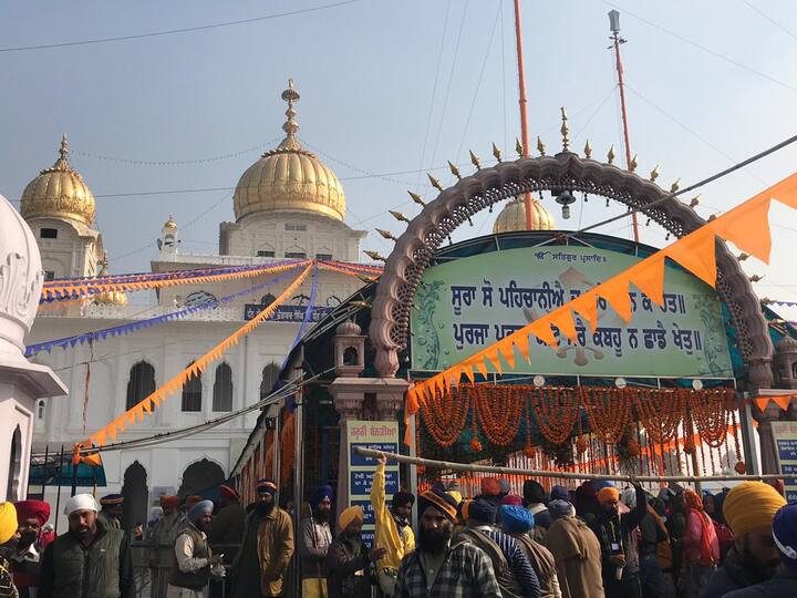 ਫਤਹਿਗੜ੍ਹ ਸਾਹਿਬ: ਸ਼੍ਰੀ ਗੁਰੂ ਗੋਬਿੰਦ ਸਿੰਘ ਦੇ ਛੋਟੇ ਸਾਹਿਬਜ਼ਾਦੇ ਬਾਬਾ ਜ਼ੋਰਾਵਰ ਸਿੰਘ, ਬਾਬਾ ਫ਼ਤਹਿ ਸਿੰਘ ਤੇ ਮਾਤਾ ਗੁਜਰੀ ਦੀ ਲਾਸਾਨੀ ਸ਼ਹਾਦਤ ਨੂੰ ਸਮਰਪਿਤ ਜੋੜ ਮੇਲਾ ਆਰੰਭ ਹੋ ਚੁੱਕਾ ਹੈ। ਅੱਜ ਜੋੜ ਮੇਲੇ ਦਾ ਦੂਜਾ ਦਿਨ ਹੈ।