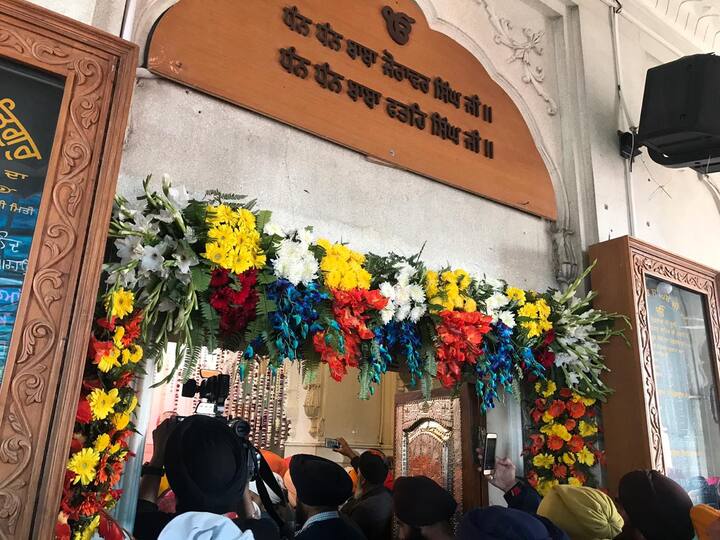 ਬੇਸ਼ੱਕ ਪਿਛਲੇ ਕੁਝ ਦਿਨਾਂ ਤੋਂ ਕਾਫੀ ਸੰਗਤ ਇੱਥੇ ਪਹੁੰਚ ਰਹੀ ਹੈ ਪਰ ਅੱਜ ਹਜ਼ਾਰਾਂ ਦੀ ਗਿਣਤੀ ਵਿੱਚ ਸ਼ਰਧਾਲੂ ਇਤਿਹਾਸਕ ਗੁਰਦੁਆਰਾ ਸ੍ਰੀ ਫ਼ਤਹਿਗੜ੍ਹ ਸਾਹਿਬ, ਸ੍ਰੀ ਜੋਤੀ ਸਰੂਪ ਸਾਹਿਬ ਤੇ ਹੋਰ ਗੁਰਦੁਆਰਿਆਂ ਵਿਖੇ ਨਤਮਸਤਕ ਹੋਏ।