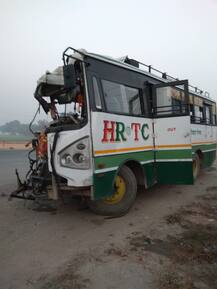 HRTC ਬੱਸ ਹਾਦਸਾਗ੍ਰਸਤ, ਕੰਡਕਟਰ ਦੀ ਮੌਤ, ਚਾਲਕ ਸਮੇਤ 3 ਗੰਭੀਰ ਜ਼ਖ਼ਮੀ