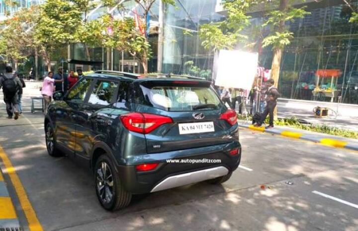 ਚੰਡੀਗੜ੍ਹ: ਮਹਿੰਦਰਾ ਦੀ ਨਵੀਂ 4 ਮੀਟਰ ਐਸਯੂਵੀ XUV300 ਨੂੰ ਟੈਸਟਿੰਗ ਦੌਰਾਨ ਵੇਖਿਆ ਗਿਆ। ਭਾਰਤ ਵਿੱਚ ਇਸ ਨੂੰ ਫਰਵਰੀ 2019 ਤਕ ਲਾਂਚ ਕੀਤਾ ਜਾ ਸਕਦਾ ਹੈ। ਇਸ ਦੀ ਕੀਮਤ 8 ਤੋਂ 12 ਲੱਖ ਰੁਪਏ ਵਿਚਾਲੇ ਹੋ ਸਕਦੀ ਹੈ। ਇਹ ਮਾਰੂਤੀ ਵਿਟਾਰਾ ਬ੍ਰੇਜ਼ਾ, ਟਾਟਾ ਨੈਕਸਨ ਤੇ ਫੋਰਡ ਈਕੋਸਪੋਰਟ ਨੂੰ ਟੱਕਰ ਦਏਗੀ।
