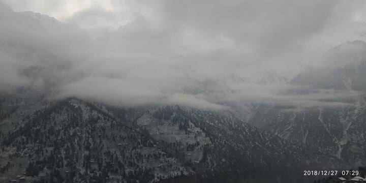 ਇਸ ਤੋਂ ਇਲਾਵਾ ਲਾਹੌਲ ਸਪਿਤੀ ਵਿੱਚ ਵੀ ਪਾਰਾ ਬੇਹੱਦ ਘੱਟ ਗਿਆ ਹੈ। ਇੱਥੋਂ ਦੀ ਚੰਦਰਭਾਗਾ ਨਦੀ ਤੇ ਹੋਰ ਝੀਲਾਂ ਆਦਿ ਵੀ ਜੰਮ ਗਈਆਂ ਹਨ। ਇੱਥੇ ਤਾਪਮਾਨ ਮਨਫ਼ੀ ਤੋਂ ਵੀ 10 ਦਰਜੇ ਹੇਠਾਂ ਦਰਜ ਕੀਤਾ ਗਿਆ ਹੈ। 